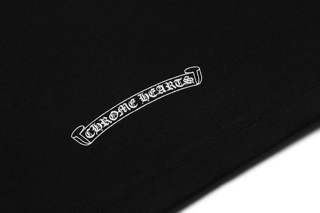 P150 Chrome Hearts 2026 early spring new style Breast pocket Thread printed logo Uniform short-sleeved T-shirt for men and women · Customized 300g 100% double yarn pure cotton fabric · Custom dyed 32 count double-strand thread · Collar label, hangtag, main mark and three labels complete Color: Black Size: XS S M L